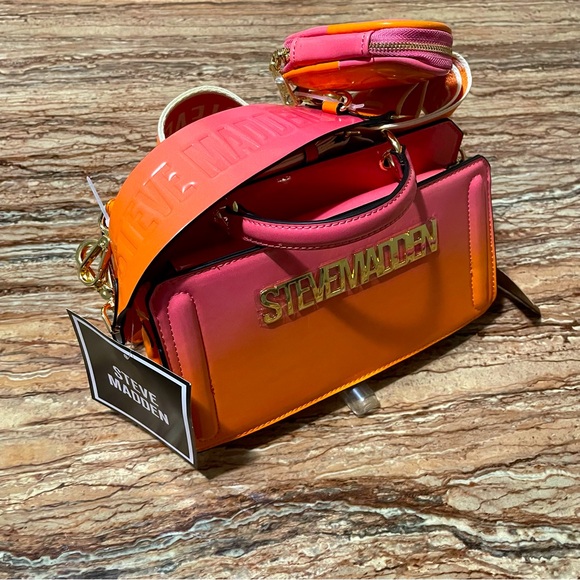 Steve Madden - Picture 4 of 7